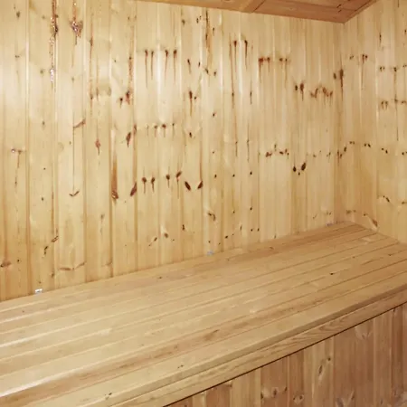 7 Person In Hemmet-by Traum Falen